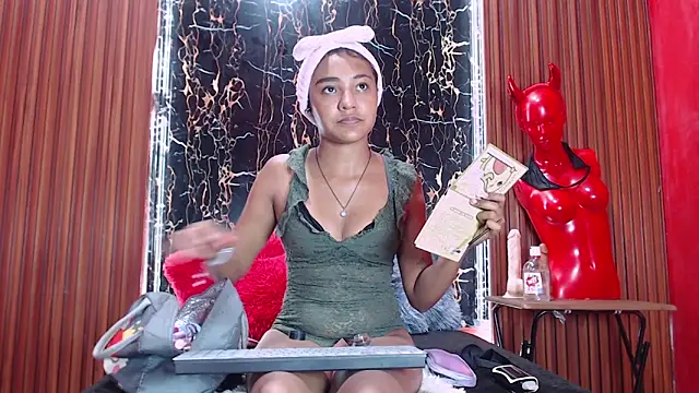 MadelinPaterson online show from 01-17-26, 04:54