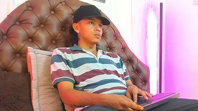 Snapshot of noah_blake0 chatting on 09-25-25, 02:48 noah blake0 online show from 09-25-25, 02:48