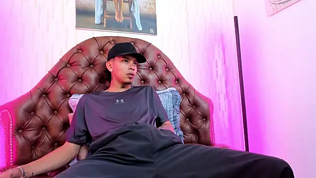 Snapshot of noah_blake0 chatting on 11-03-25, 07:04 noah blake0 online show from 11-03-25, 07:04