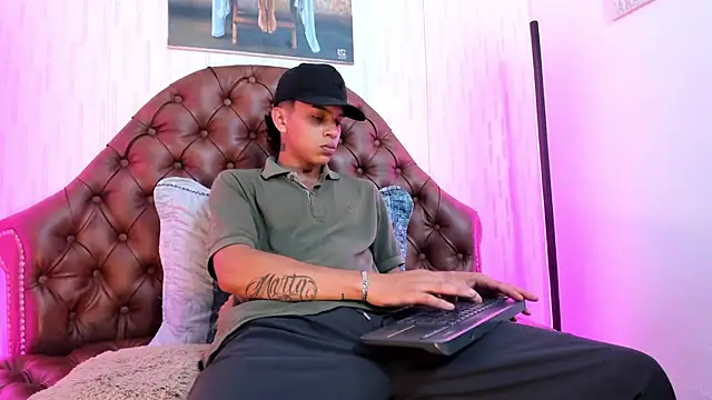 Snapshot of noah_blake0 chatting on 11-06-25, 02:12 noah blake0 online show from 11-06-25, 02:12