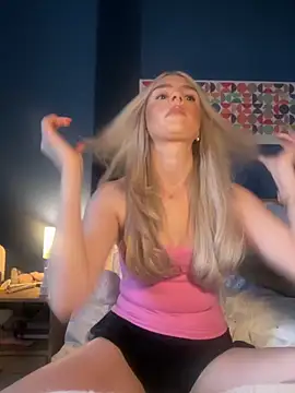 Snapshot of sabrinamasson chatting on 10-28-25, 03:14 sabrinamasson online show from 10-28-25, 03:14