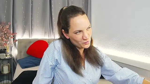 IvetaRayy online show from 09-28-25, 12:32
