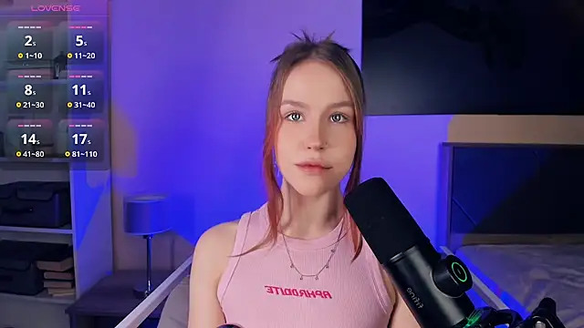 Snapshot of MaliaBourraine chatting on 02-17-26, 07:27 MaliaBourraine online show from 02-17-26, 07:27