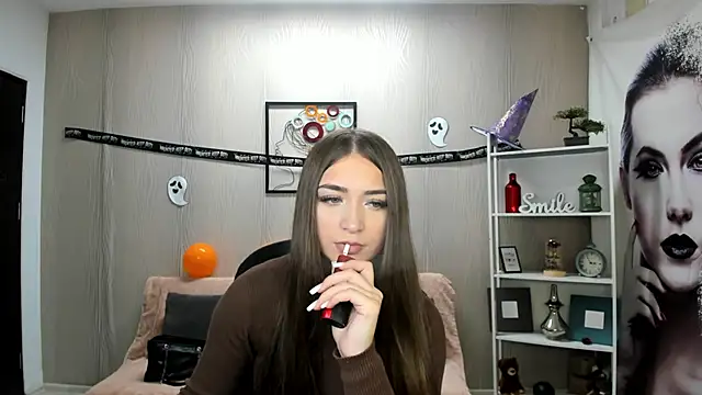 Snapshot of EllaClarke chatting on 10-30-25, 11:55 EllaClarke online show from 10-30-25, 11:55