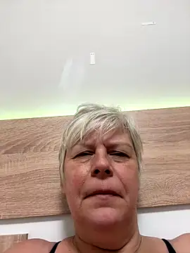 Snapshot of VyC7564 chatting on 11-15-25, 08:33 VyC7564 online show from 11-15-25, 08:33