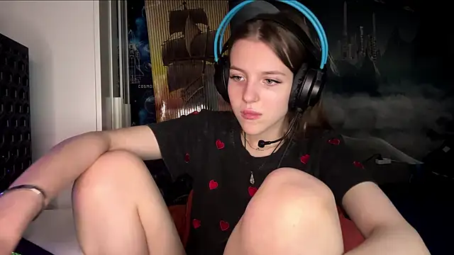 Snapshot of Elira_Breeze chatting on 11-05-25, 12:38 Elira Breeze online show from 11-05-25, 12:38