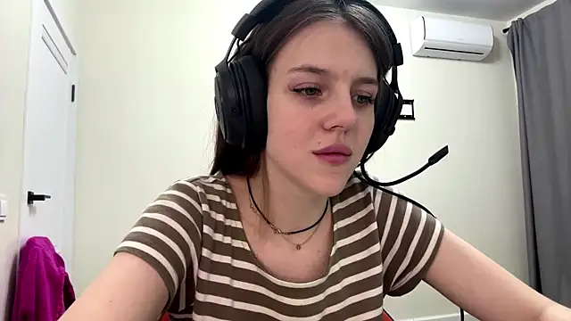 Elira Breeze online show from 01-18-26, 07:17