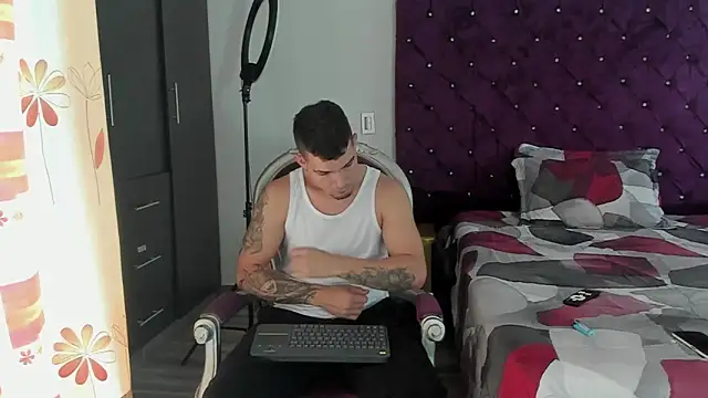 BooyHott  online show from 10-10-25, 07:24