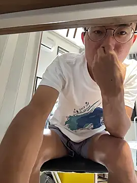 leeyoung  online show from 10-17-25, 03:42