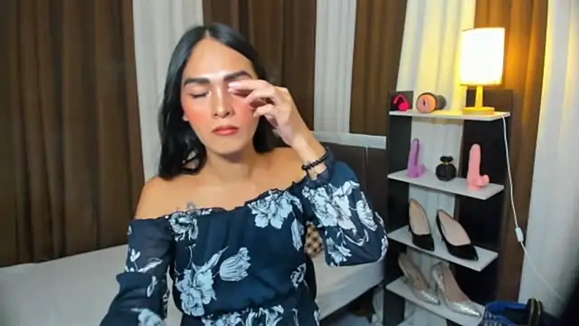 Snapshot of Sedictive_Samantha chatting on 10-21-25, 05:30 Sedictive Samantha online show from 10-21-25, 05:30