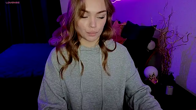 KitsyMoore online show from 11-18-25, 02:43