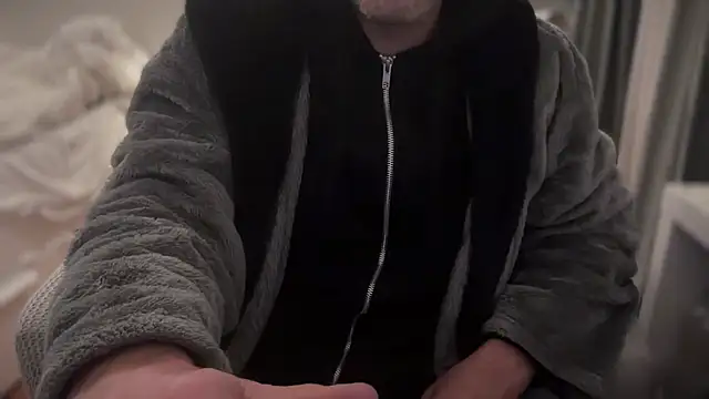 crisso06 online show from 11-22-25, 06:18