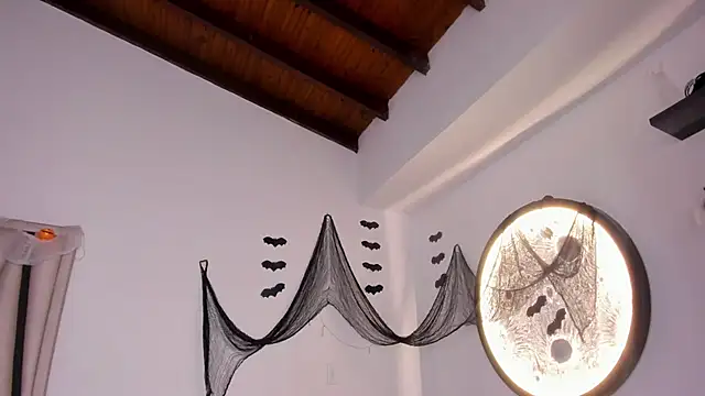 Snapshot of Isabella-Rosssi chatting on 10-19-25, 05:02 Isabella-Rosssi online show from 10-19-25, 05:02