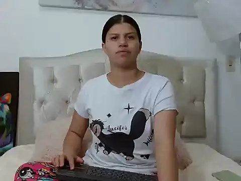 Arianaskyblue online show from 09-28-25, 06:41