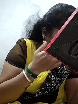 sweetqueen143 online show from 04-12-26, 07:13