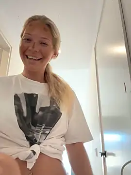 Bellablows online show from 10-08-25, 04:26