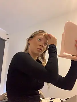 Bellablows online show from 10-11-25, 02:37