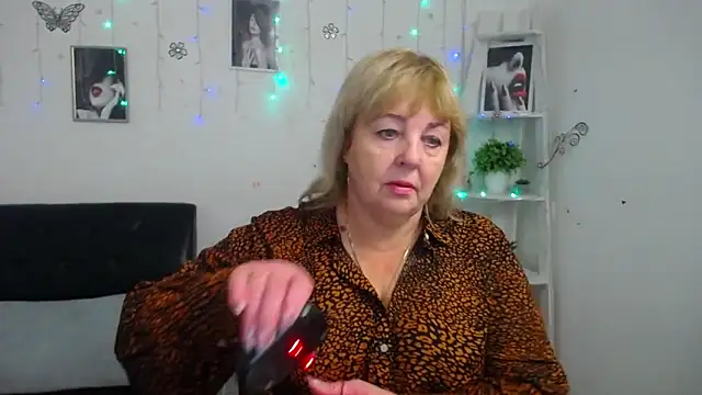 MilenaWedxy online show from 10-10-25, 04:55