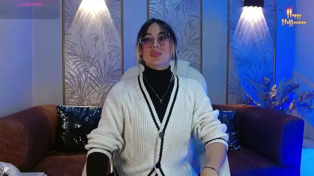 Snapshot of LunaaGrey_ chatting on 10-14-25, 03:29 LunaaGrey online show from 10-14-25, 03:29