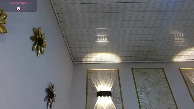 Snapshot of LunaaGrey_ chatting on 10-23-25, 03:39 LunaaGrey online show from 10-23-25, 03:39