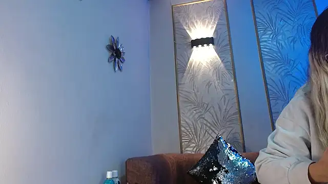 Snapshot of LunaaGrey_ chatting on 11-07-25, 03:28 LunaaGrey online show from 11-07-25, 03:28