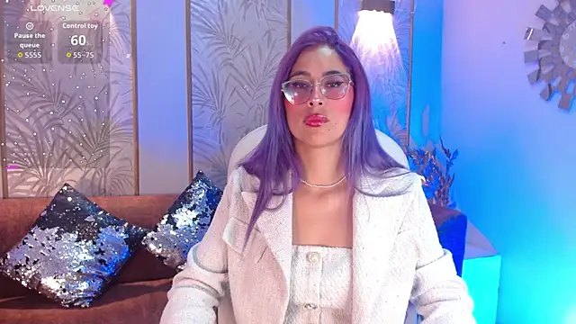 Snapshot of LunaaGrey_ chatting on 11-12-25, 03:40 LunaaGrey online show from 11-12-25, 03:40