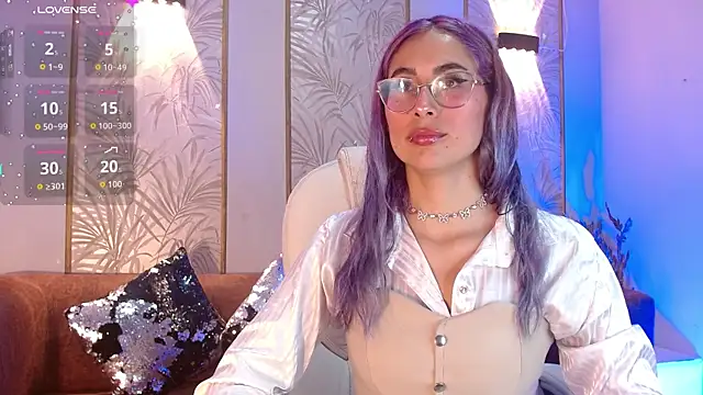 Snapshot of LunaaGrey_ chatting on 11-19-25, 04:12 LunaaGrey online show from 11-19-25, 04:12