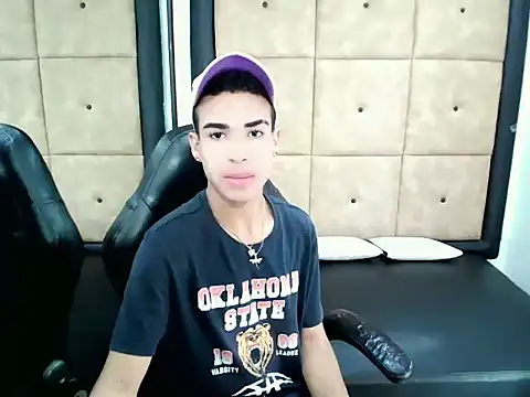 PatrickXX 1 online show from 10-04-25, 07:45