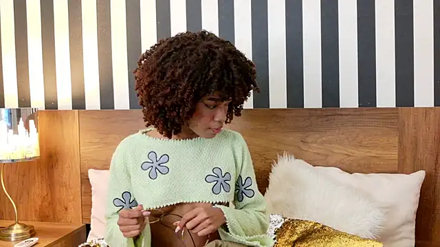 Snapshot of Stellaciel_ chatting on 10-26-25, 02:23 Stellaciel online show from 10-26-25, 02:23