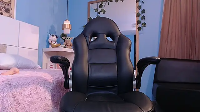 PenelopeBond online show from 11-13-25, 08:35