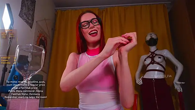 Snapshot of Giantess_Eva chatting on 11-22-25, 06:40 Giantess Eva online show from 11-22-25, 06:40