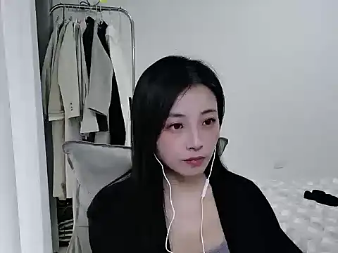 Snapshot of Mien-MM chatting on 10-17-25, 04:59 Mien-MM online show from 10-17-25, 04:59