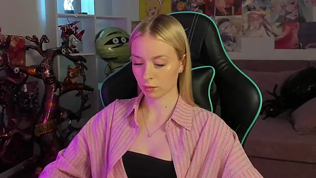 Snapshot of MiaGraces chatting on 11-04-25, 05:23 MiaGraces online show from 11-04-25, 05:23