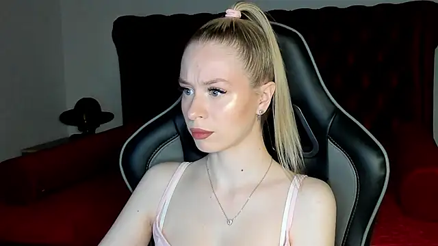 Snapshot of MiaGraces chatting on 11-21-25, 05:17 MiaGraces online show from 11-21-25, 05:17