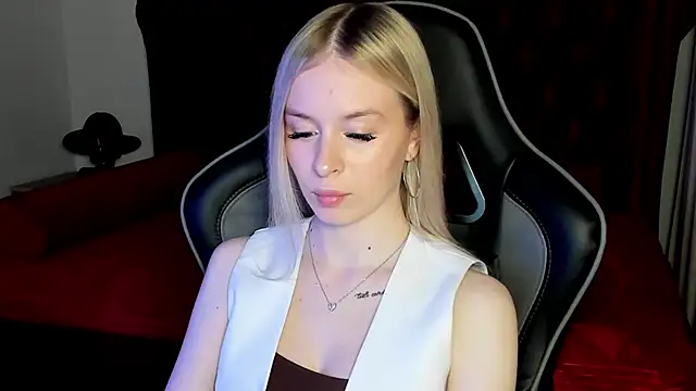 Snapshot of MiaGraces chatting on 12-01-25, 05:29 MiaGraces online show from 12-01-25, 05:29