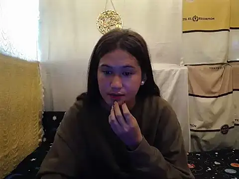 Snapshot of girlyesha chatting on 10-15-25, 01:17 girlyesha online show from 10-15-25, 01:17