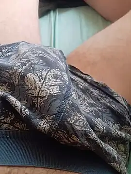 Snapshot of DarkOven chatting on 12-22-25, 11:40 DarkOven online show from 12-22-25, 11:40