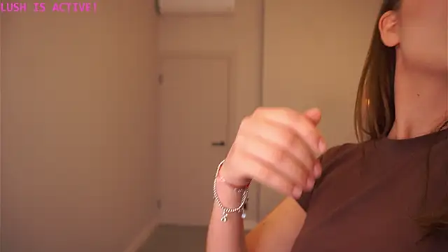 AdrianaCoenen online show from 10-22-25, 07:02