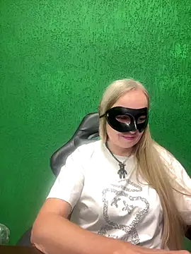 Snapshot of B_i_r_d_i_e chatting on 09-26-25, 11:14 B i r d i e online show from 09-26-25, 11:14