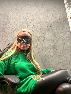 Snapshot of B_i_r_d_i_e chatting on 10-02-25, 09:38 B i r d i e online show from 10-02-25, 09:38