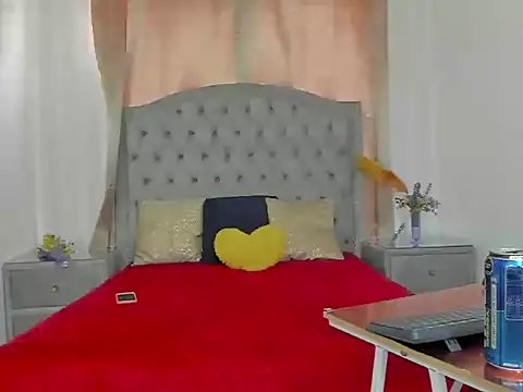 Snapshot of AlexMillons chatting on 10-25-25, 07:30 AlexMillons online show from 10-25-25, 07:30