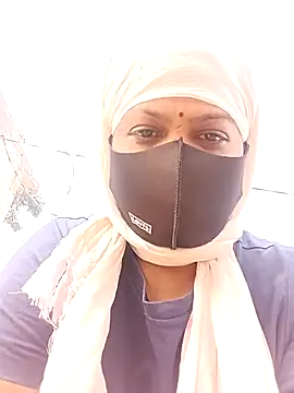 Snapshot of Mona_darling21 chatting on 10-24-25, 05:15 Mona darling21 online show from 10-24-25, 05:15