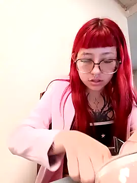 Snapshot of CAROLINA_17- chatting on 09-30-25, 01:16 CAROLINA 17- online show from 09-30-25, 01:16