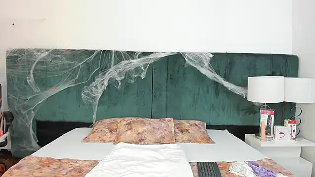 VanessaParis   online show from 10-19-25, 09:26