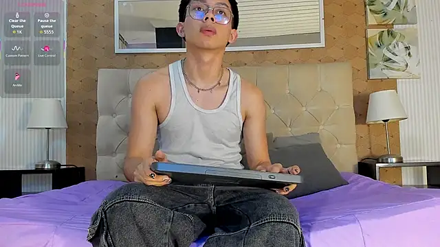 liam twiink online show from 10-04-25, 07:23