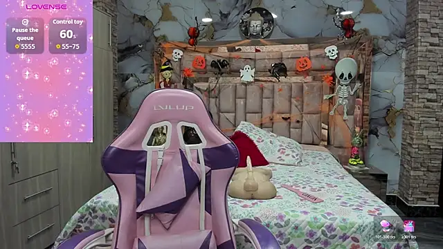 Snapshot of Diosa67 chatting on 10-25-25, 12:40 Diosa67 online show from 10-25-25, 12:40