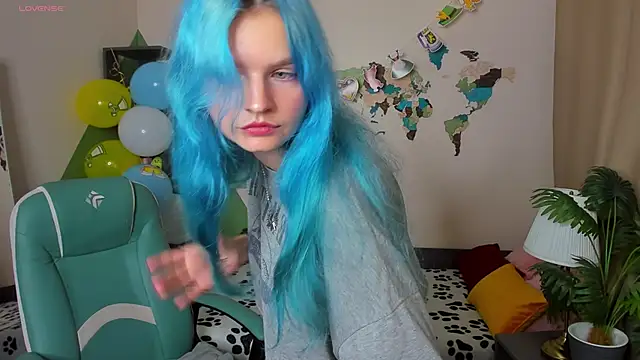 Snapshot of Lika_Sky chatting on 09-22-25, 04:09 Lika Sky online show from 09-22-25, 04:09