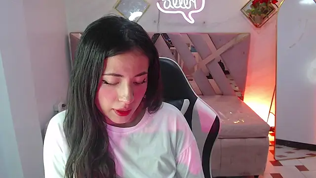Chloe Brownn v online show from 10-04-25, 08:07