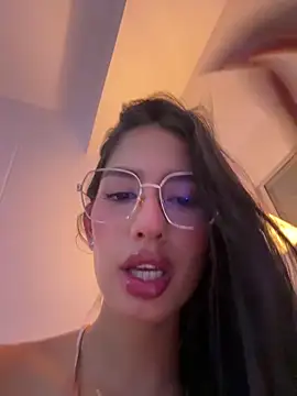 Julieta Duque online show from 12-16-25, 05:45