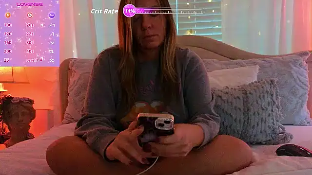 Snapshot of STIFFLERSMOMM chatting on 10-20-25, 12:38 STIFFLERSMOMM online show from 10-20-25, 12:38